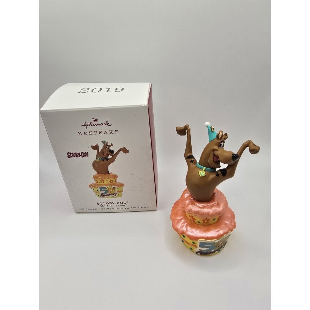 2019 Hallmark SCOOBY-DOO Groovy Cake 50th Anniversary Keepsake Ornament
